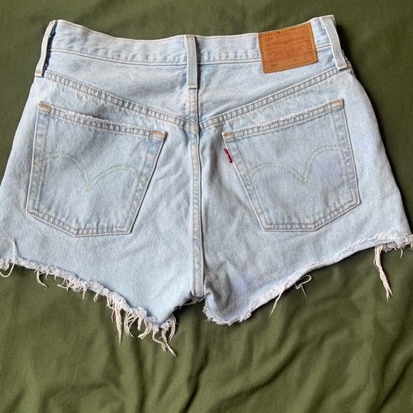 Levi’s 501 Shorts - Picture 2 of 4